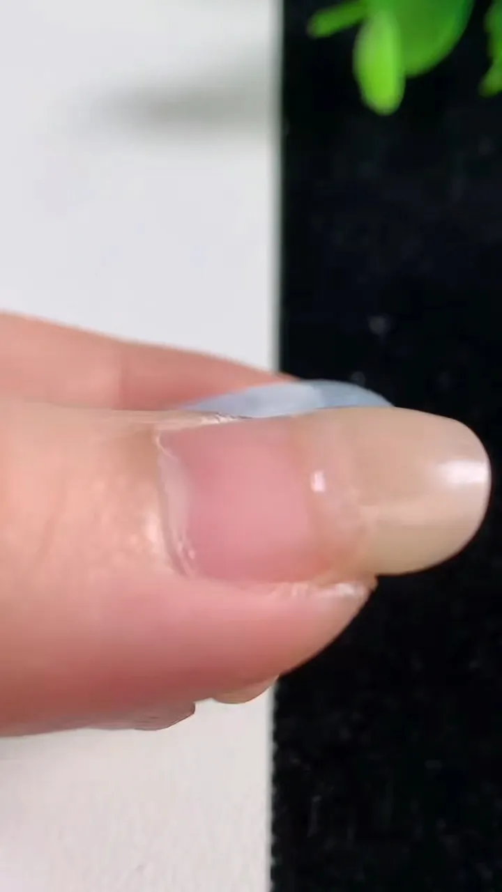 天然A货翡翠冰种春带彩紫罗兰平安扣吊坠，尺寸35-5.7，重量:15.38g
9月10日