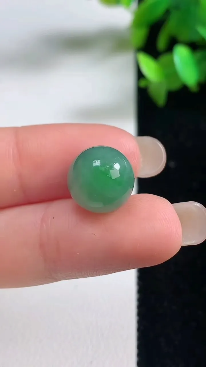 天然A货翡翠圆珠镶嵌件，尺寸11.6，重量:4.79g
9月10日