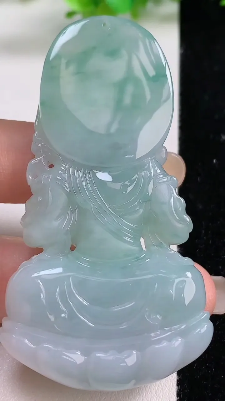 天然A货翡翠虚空藏观音菩萨吊坠，尺寸68-37.4-11.5，重量:44.75g
9月10日