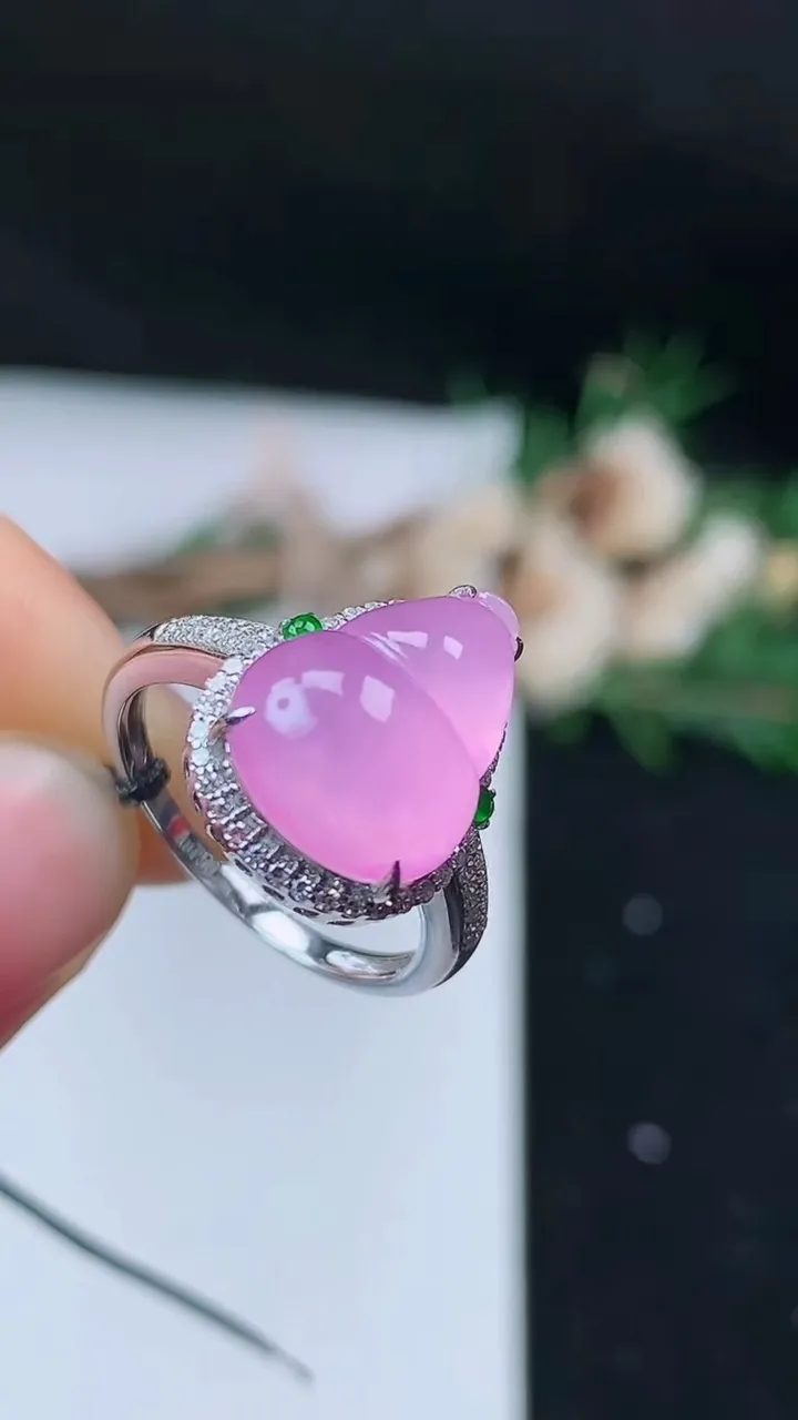 天然A货翡翠紫罗兰葫芦吊坠，尺寸17.2-14.3-10.6，重量:3.78g
9月10日