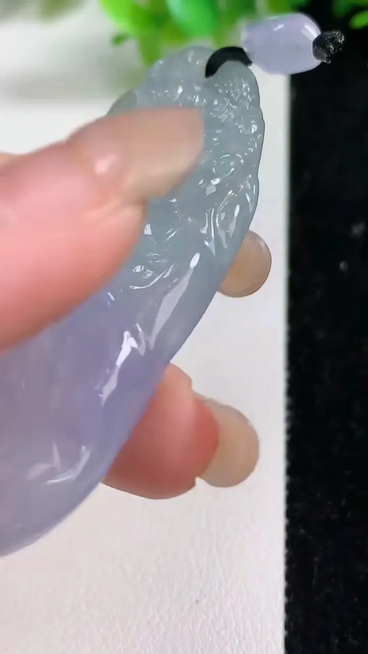 天然A货翡翠冰种紫罗兰龙牌吊坠，尺寸62-25.5-8，重量:27.90g
9月10日