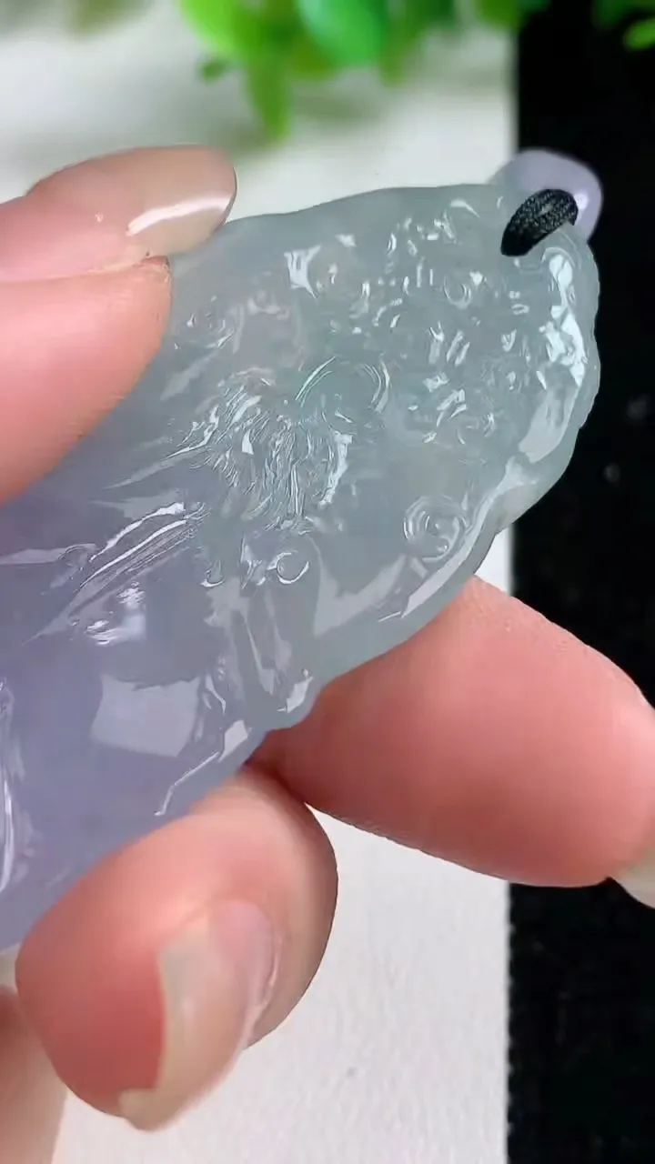 天然A货翡翠冰种紫罗兰龙牌吊坠，尺寸62-25.5-8，重量:27.90g
9月10日