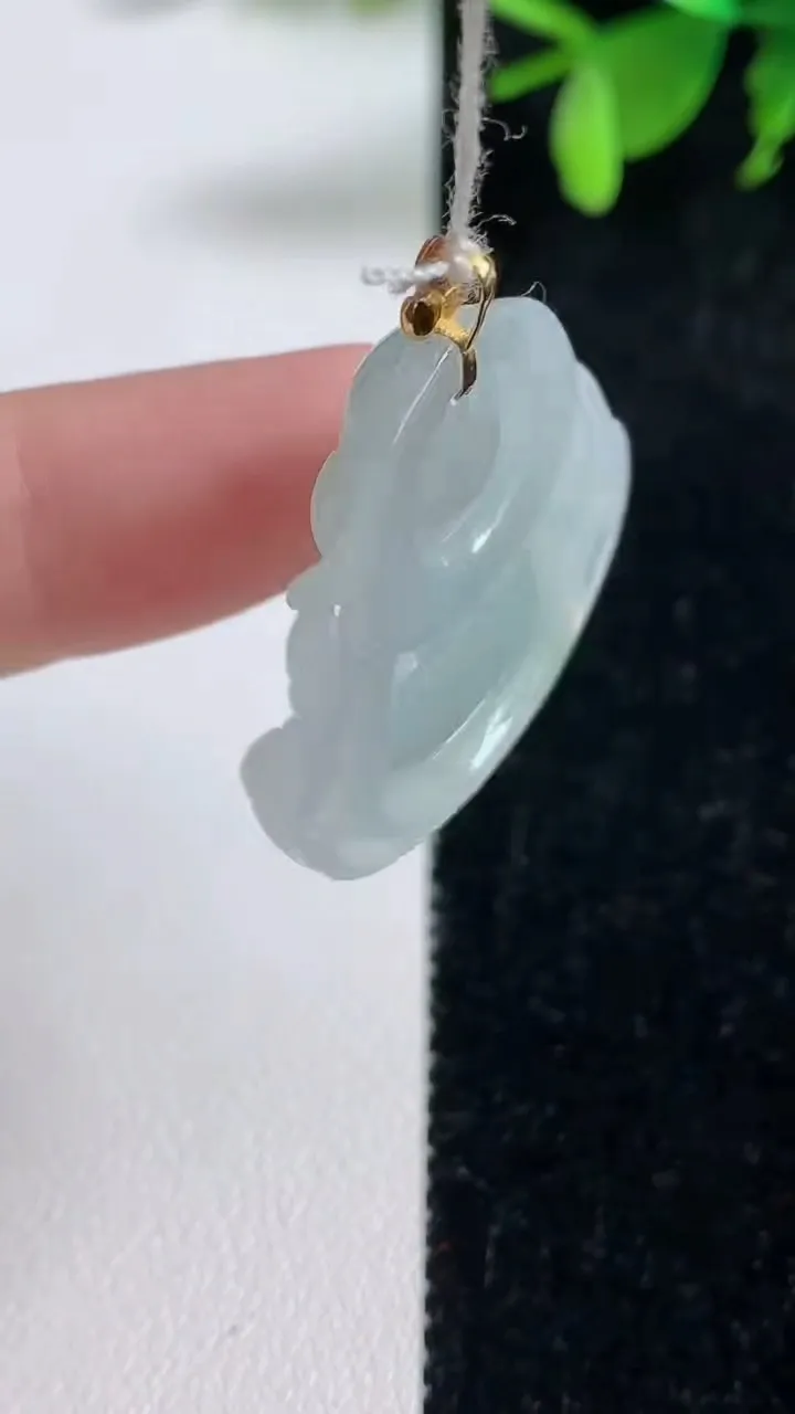 天然A货翡翠种飘花佛公吊坠，尺寸26.4-31-5.7，重量:6.92g
9月10日