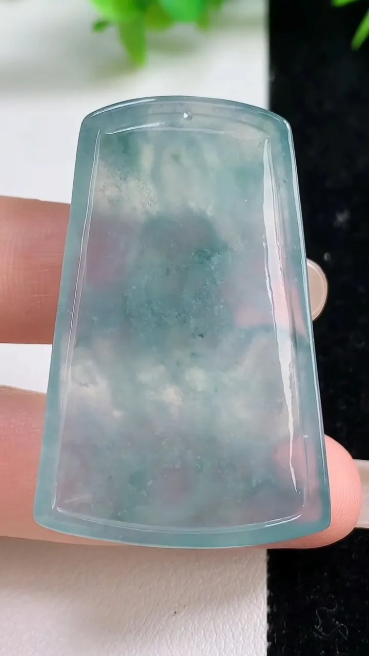 天然A货翡翠种飘花普贤菩萨吊坠，尺寸45.7-30-5.5，重量:17.43g
9月10日