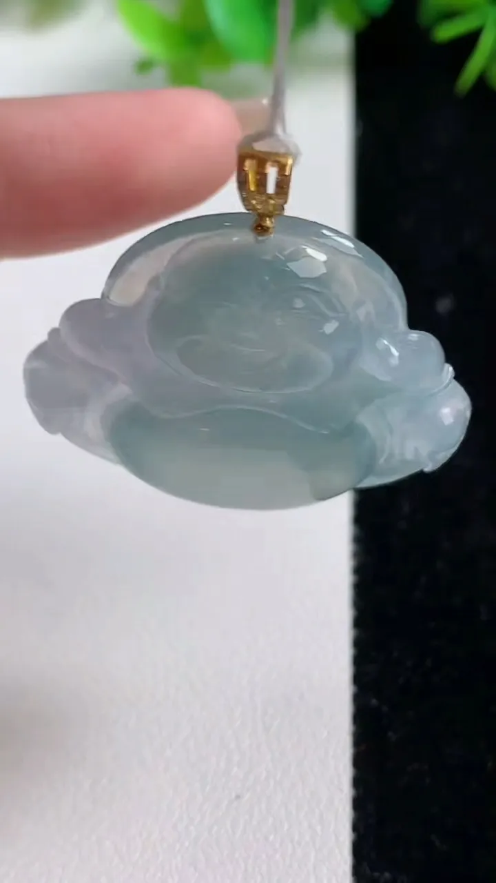 天然A货翡翠种飘花佛公吊坠，尺寸32-35.7-5.5，重量:10.00g
9月10日