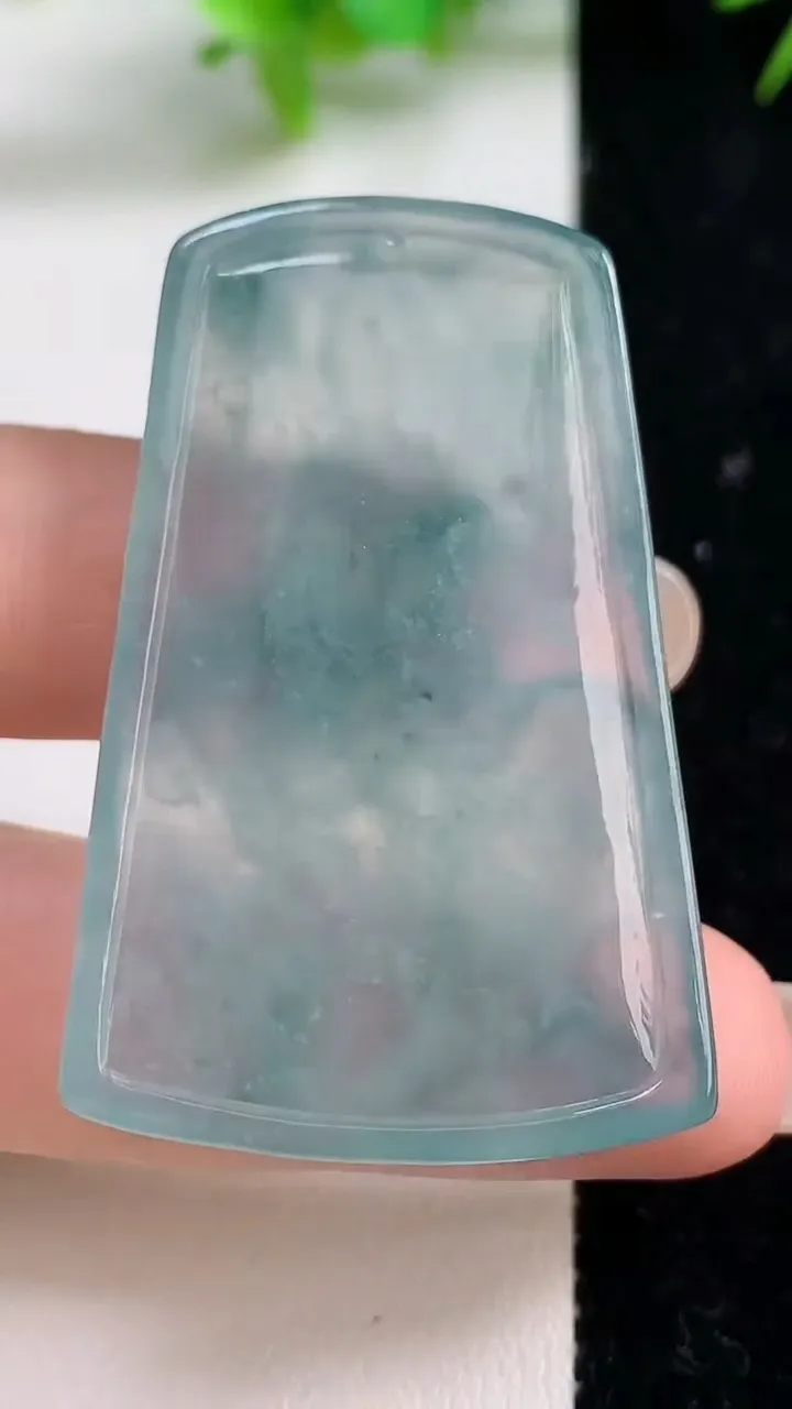 天然A货翡翠种飘花普贤菩萨吊坠，尺寸45.7-30-5.5，重量:17.43g
9月10日