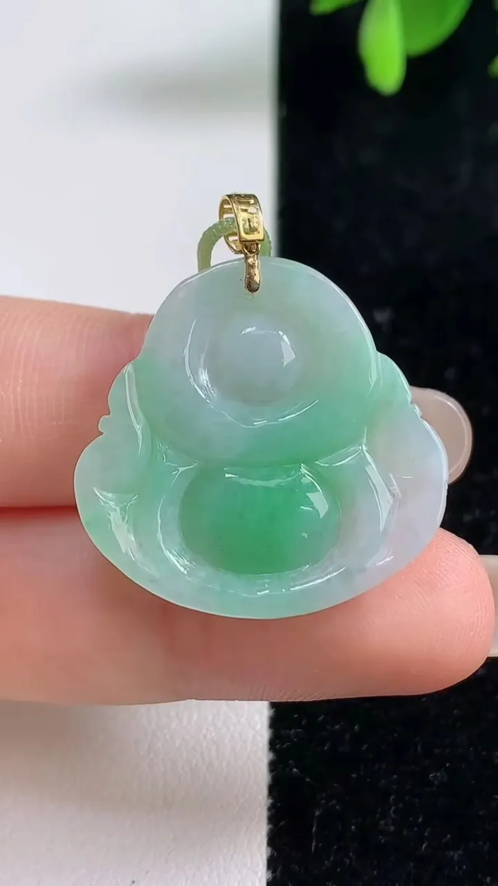 天然A货翡翠佛公吊坠，尺寸25.8-26.6-5.3，重量:5.48g
9月10日