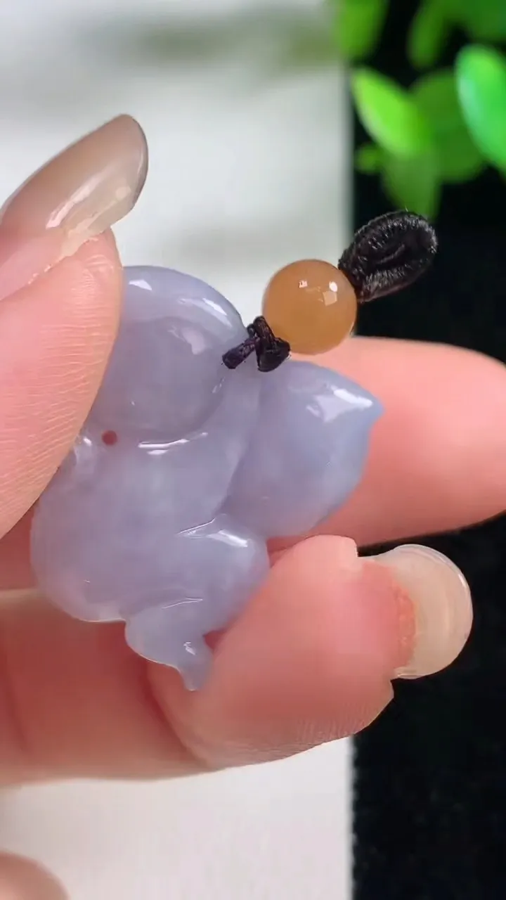 天然A货翡翠紫罗兰生肖猴吊坠，尺寸23.4-21-6.5，重量:6.82g
9月10日