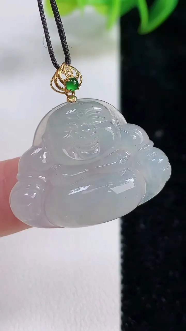 天然A货翡翠白冰佛公吊坠，尺寸29-22.5-5.8，重:5.98g
9月10日