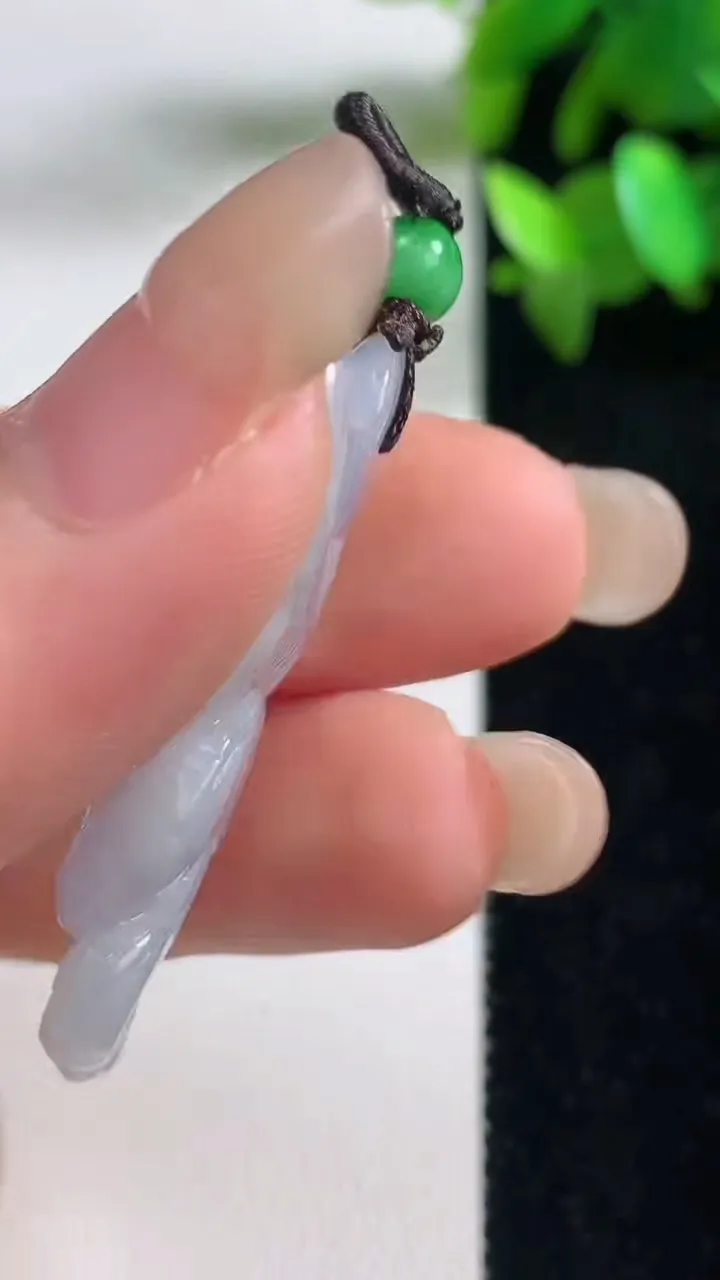 天然A货翡翠紫罗兰生肖蛇吊坠，尺寸36-18-7.8，重量:7.30g
9月10日