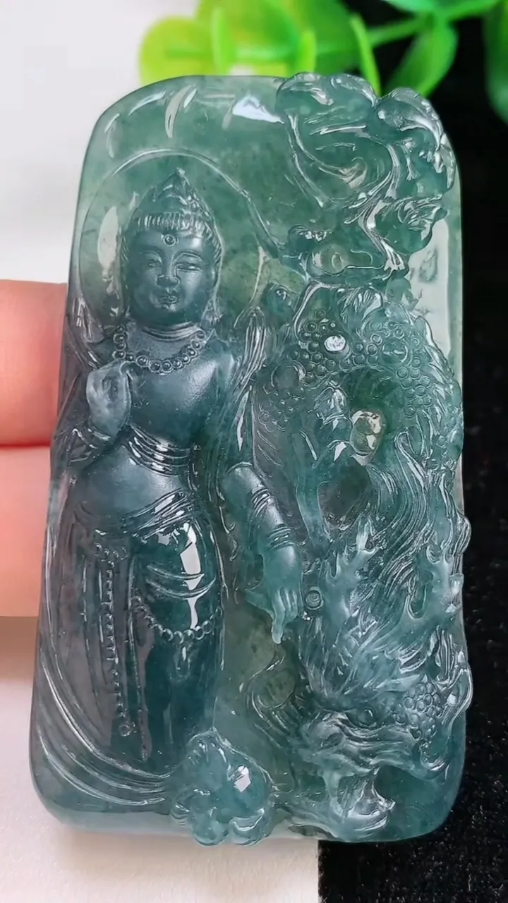 天然A货翡翠蓝水祥龙观音菩萨吊坠，尺寸68-37.5-7.2，重:34.00g
9月10日