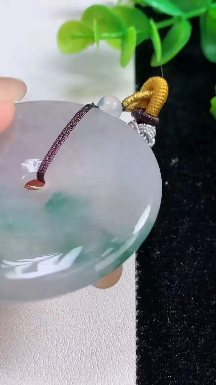 天然A货翡翠飘花平安扣吊坠，尺寸 51.4-6.2，重: 36.85g
9月10日