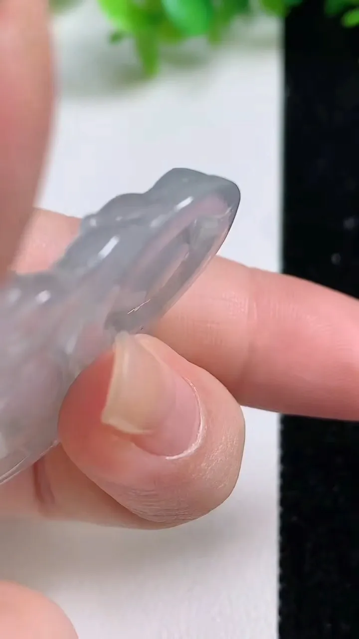 天然A货翡翠冰种飘花佛公吊坠，尺寸36.2-39.7-6.4，重量:14.11g
9月10日