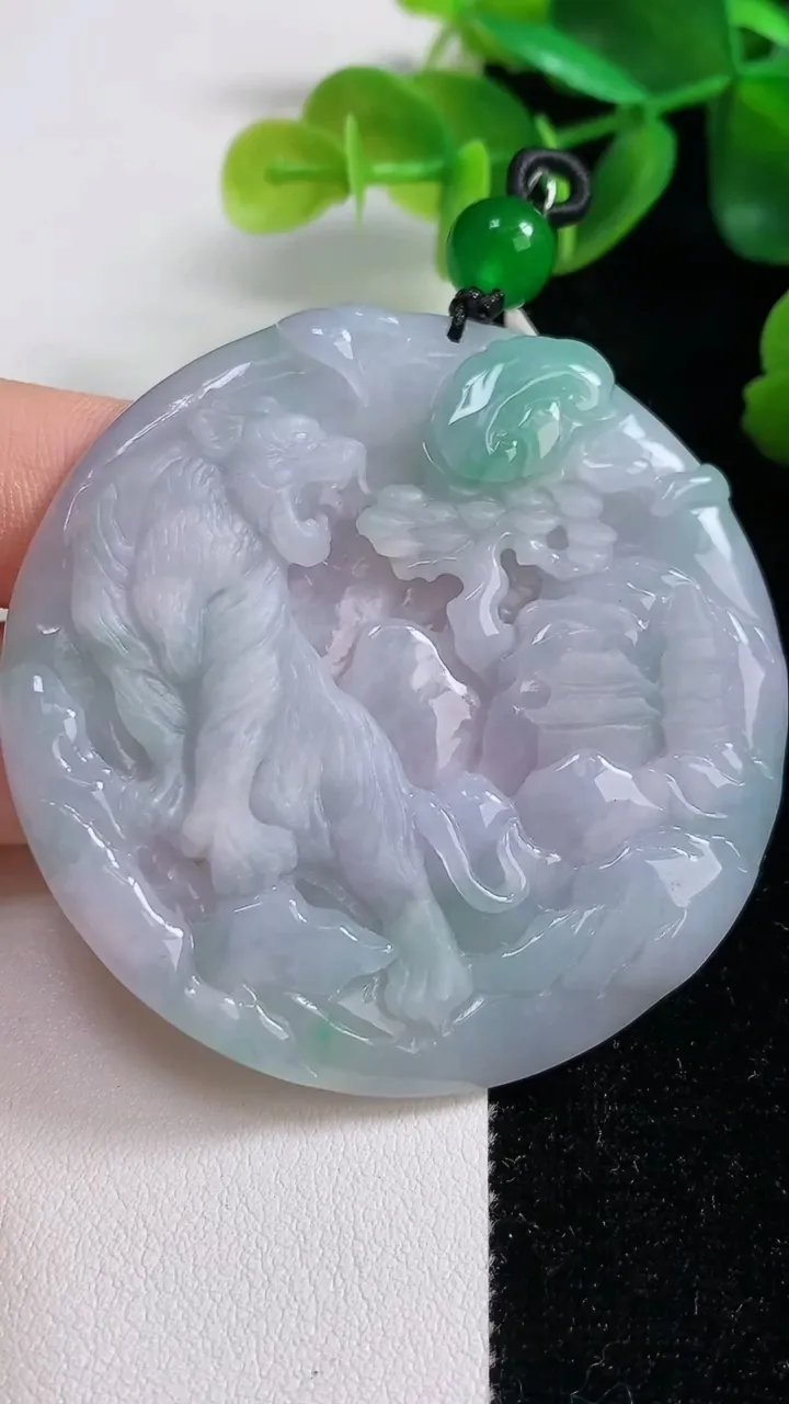 天然A货翡翠生肖虎吊坠，尺寸 55.7-7，重: 35.17g
9月10日