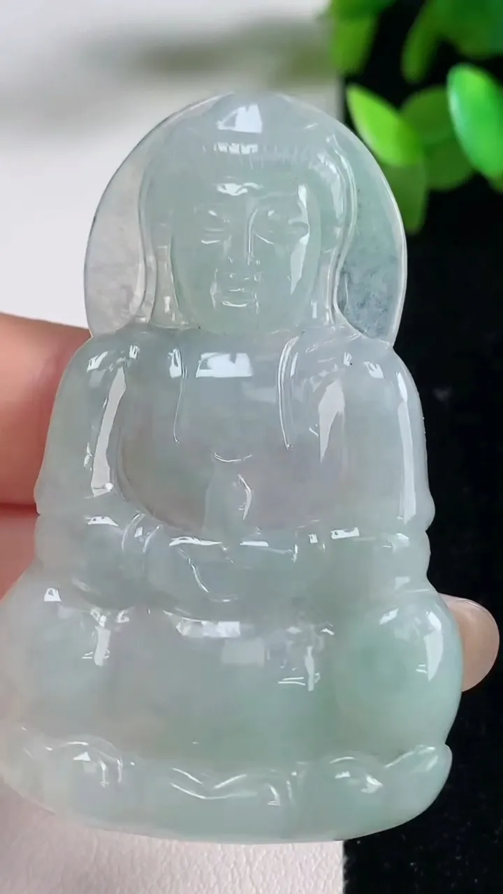 天然A货翡翠观音菩萨吊坠，尺寸59.5-36.2-4，重量:15.60g
9月10日
