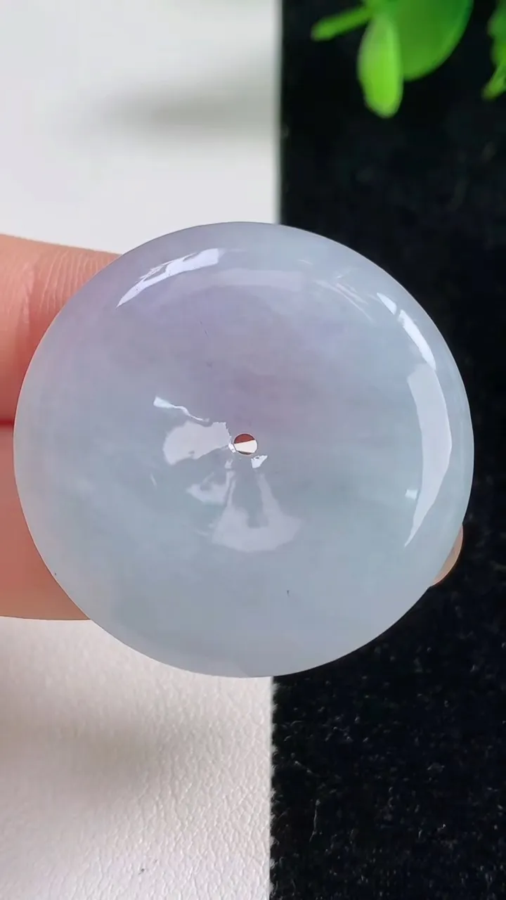 天然A货翡翠冰种春带彩紫罗兰平安扣吊坠，尺寸35-5.7，重量:15.38g
9月10日