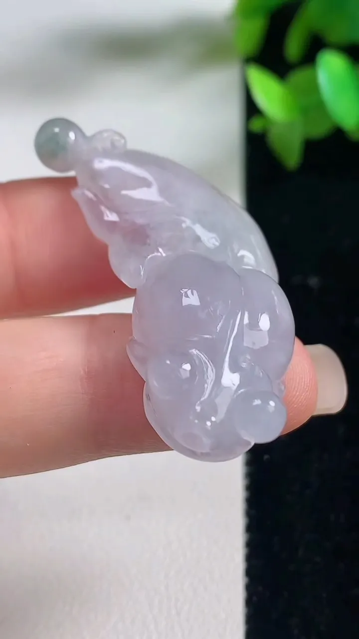 天然A货翡翠紫罗兰生肖猴吊坠，尺寸23.7-16.3-7，重量:5.98g
9月10日