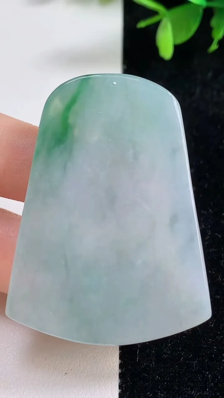 天然A货翡翠大势至观音菩萨吊坠，尺寸51.6-38.7-5.2，重量:23.15g
9月10日