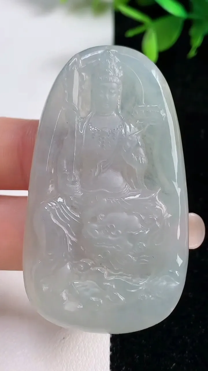 天然A货翡翠文殊菩萨吊坠，尺寸57.5-32.3-4.4，重量:20.00g
9月10日