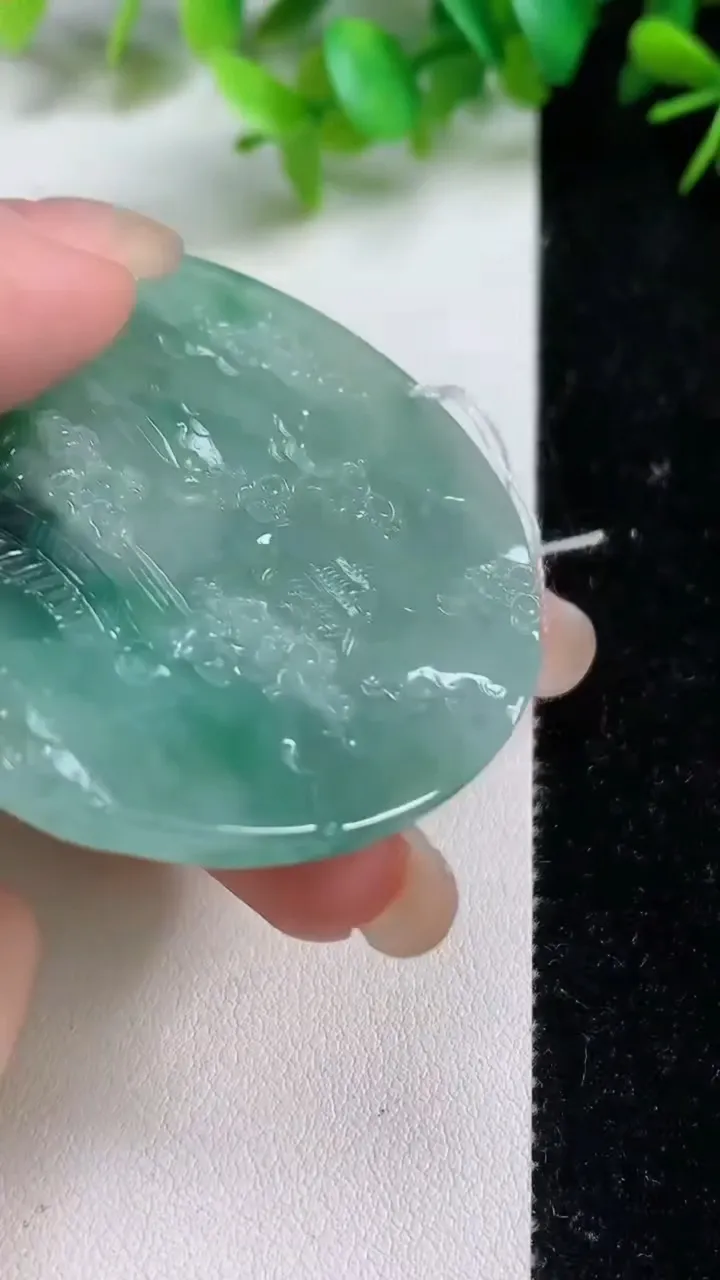 天然A货翡翠山水牌吊坠，尺寸53.4-5.5，重量:31.45g
9月10日