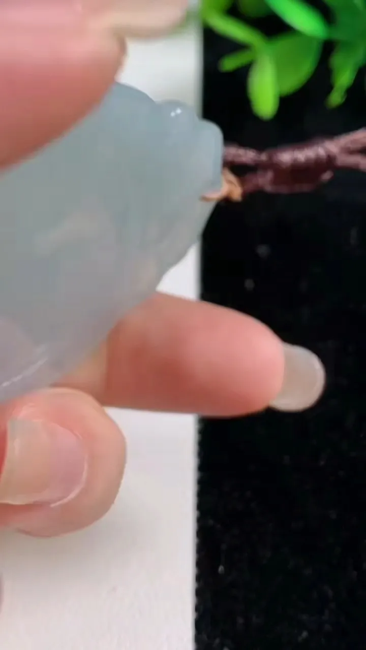 天然A货翡翠生肖鸡吊坠，尺寸51.4-42.6-5，重量:21.69g
9月10日
