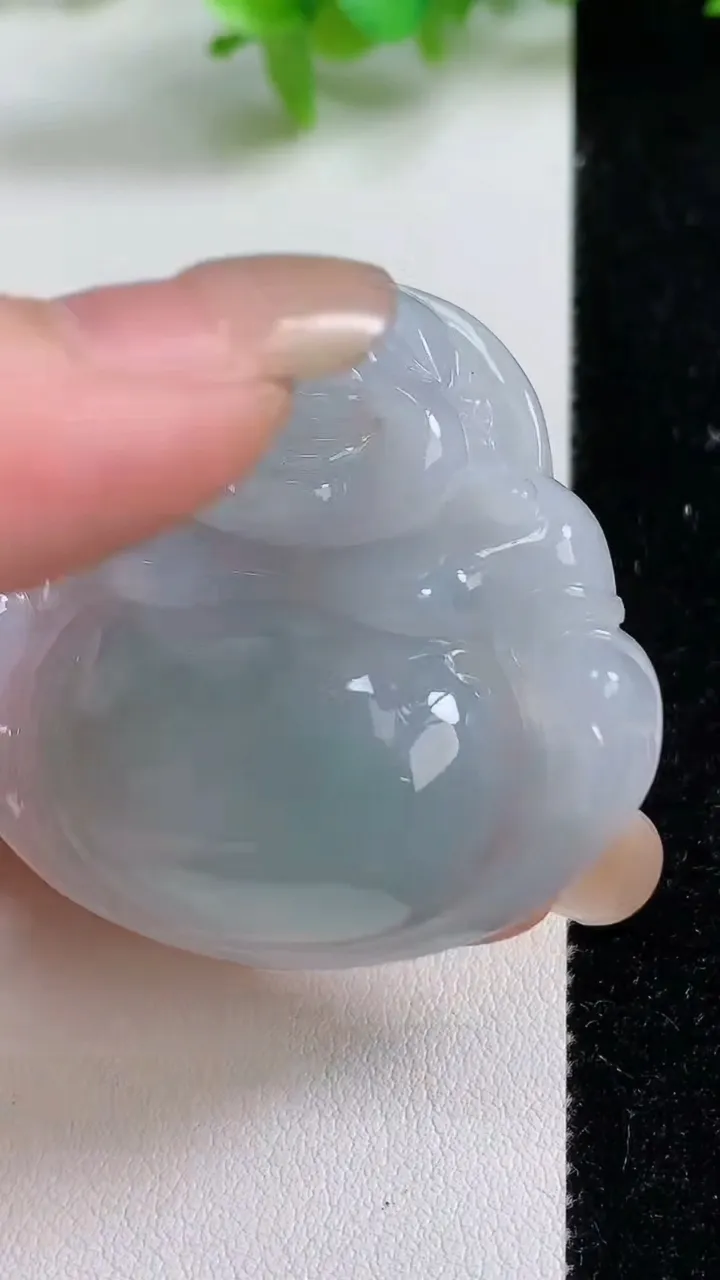 天然A货翡翠冰种飘花佛公吊坠，尺寸40.8-44-9，重量:25.46g
9月10日