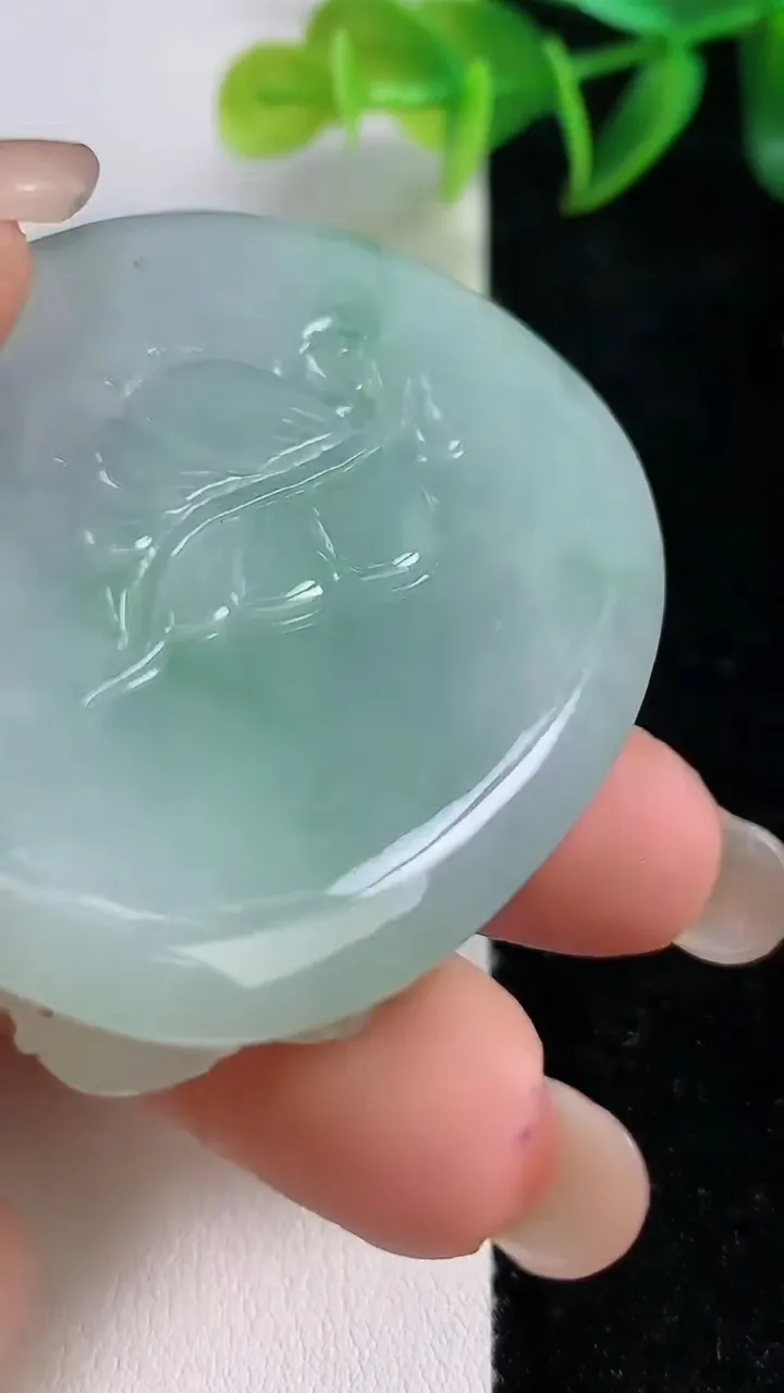 天然A货翡翠鸟语花香吊坠，尺寸52.3-43-12.8，重:50.56g
9月10日