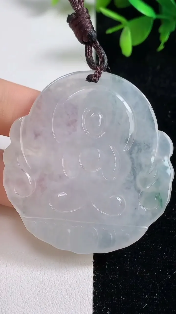 天然A货翡翠冰种飘花不动明王吊坠，尺寸53-48.4-5，重量:26.32g
9月10日