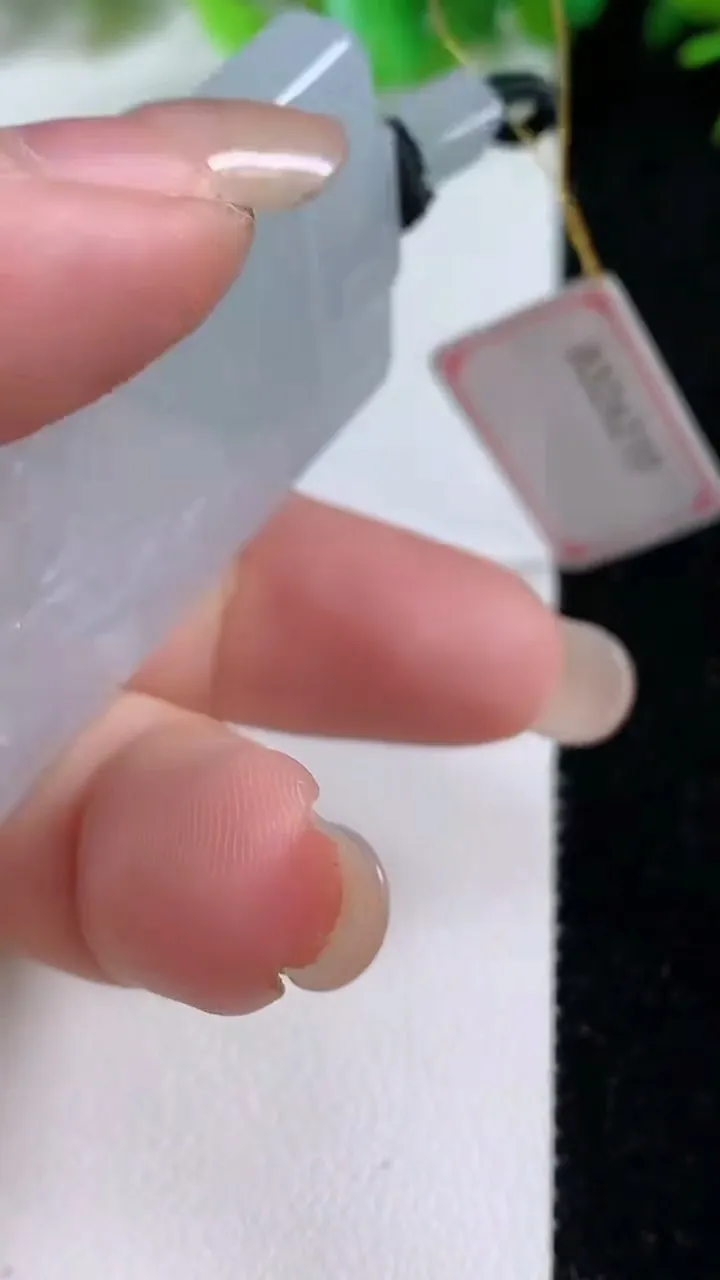 天然A货翡翠山水牌吊坠，尺寸56.4-28.2-5，重量:26.29g
9月10日