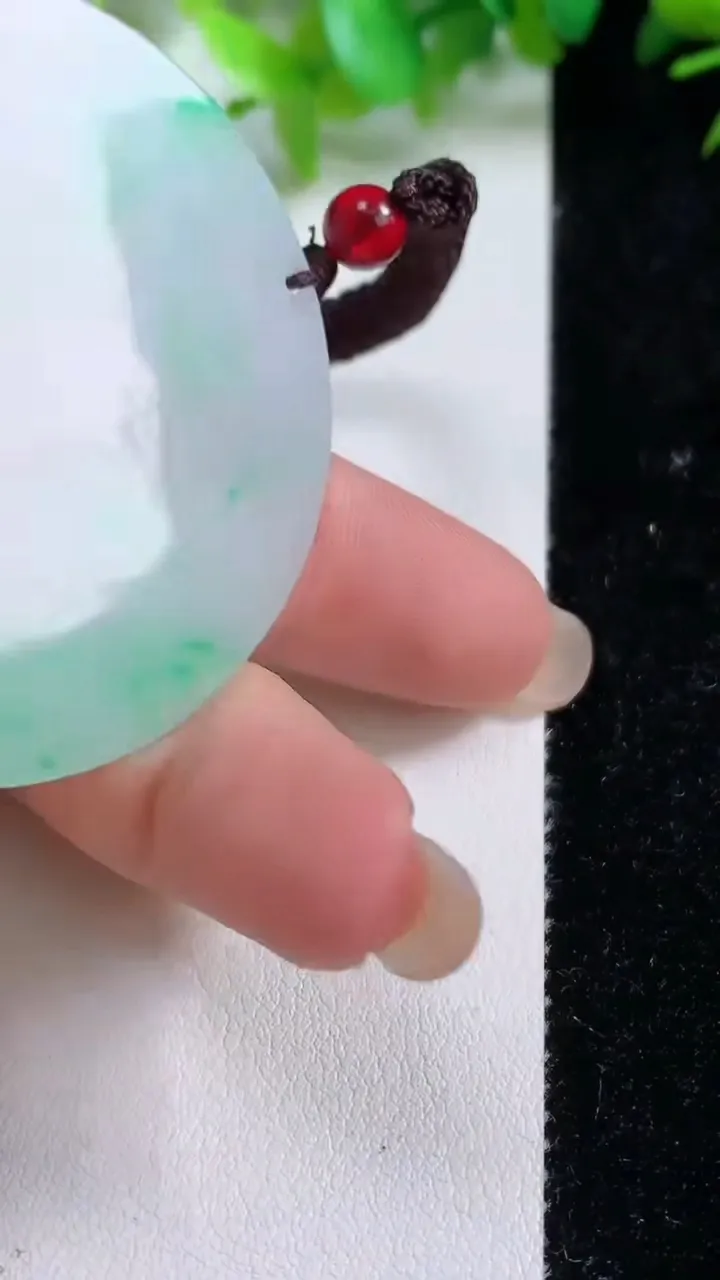 天然A货翡翠山水观音菩萨吊坠，尺寸52-3，重量:21.93g
9月10日