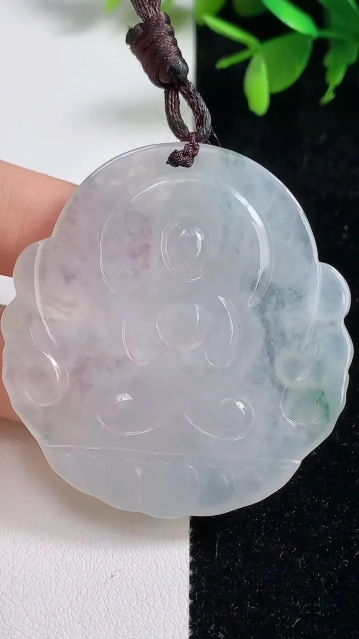 天然A货翡翠冰种飘花不动明王吊坠，尺寸53-48.4-5，重量:26.32g
9月10日