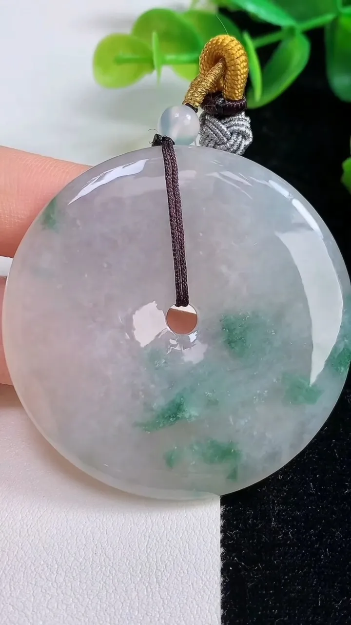 天然A货翡翠飘花平安扣吊坠，尺寸 51.4-6.2，重: 36.85g
9月10日