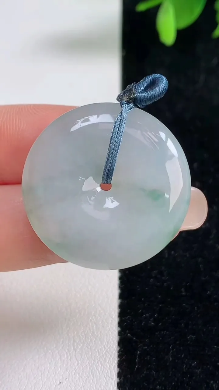 天然A货翡翠冰种飘花平安扣吊坠，尺寸28-5.5，重量:9.70g
9月10日
