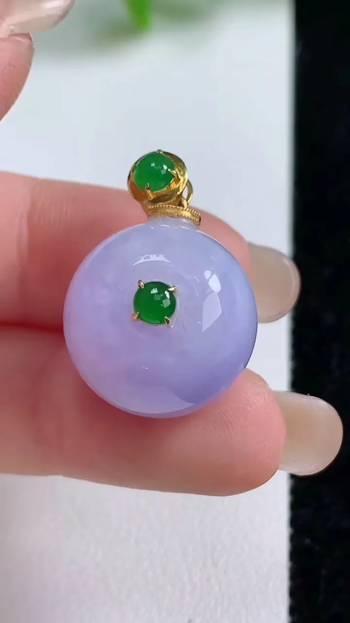 天然A货翡翠18k金紫罗兰路路通吊坠，尺寸17.6-15.4，重量:11.23g
9月10日