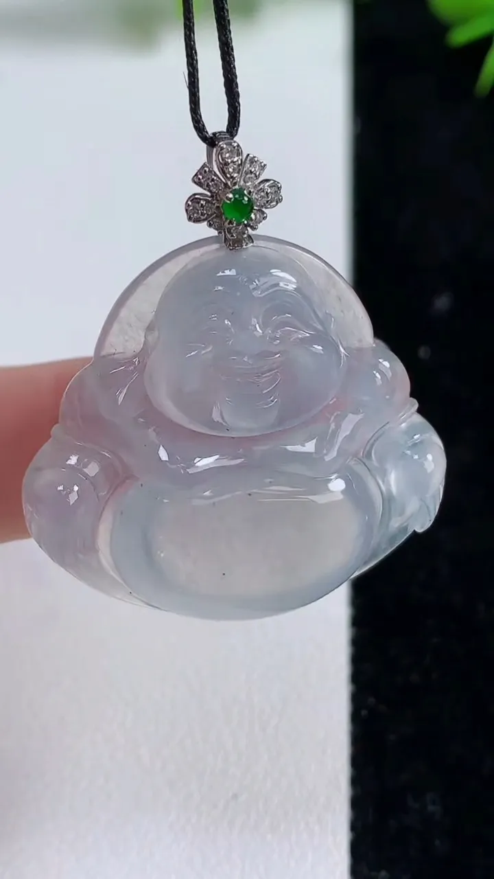 天然A货翡翠种白冰佛公吊坠，尺寸30.3-32.5-6.2，重量:10.00g
9月10日