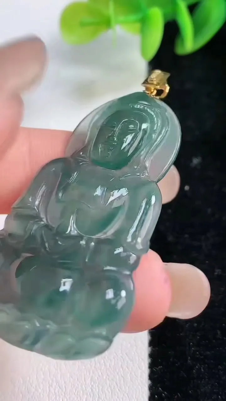天然A货翡翠种蓝水观音菩萨吊坠，尺寸45.5-28.8-4.1，重:9.00g
9月10日