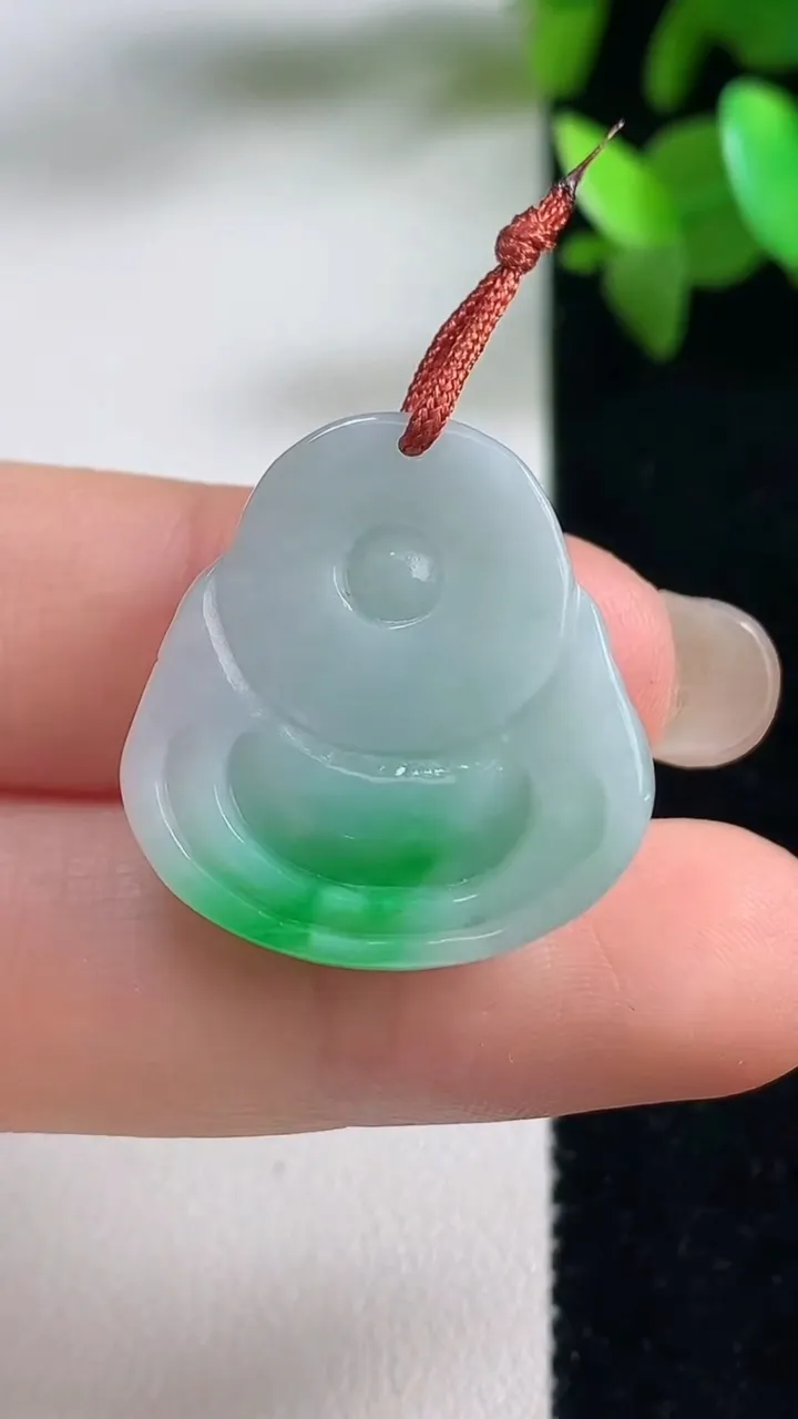 天然A货翡翠佛公吊坠，尺寸23.7-22.7-6.2，重量:6.17g
9月10日