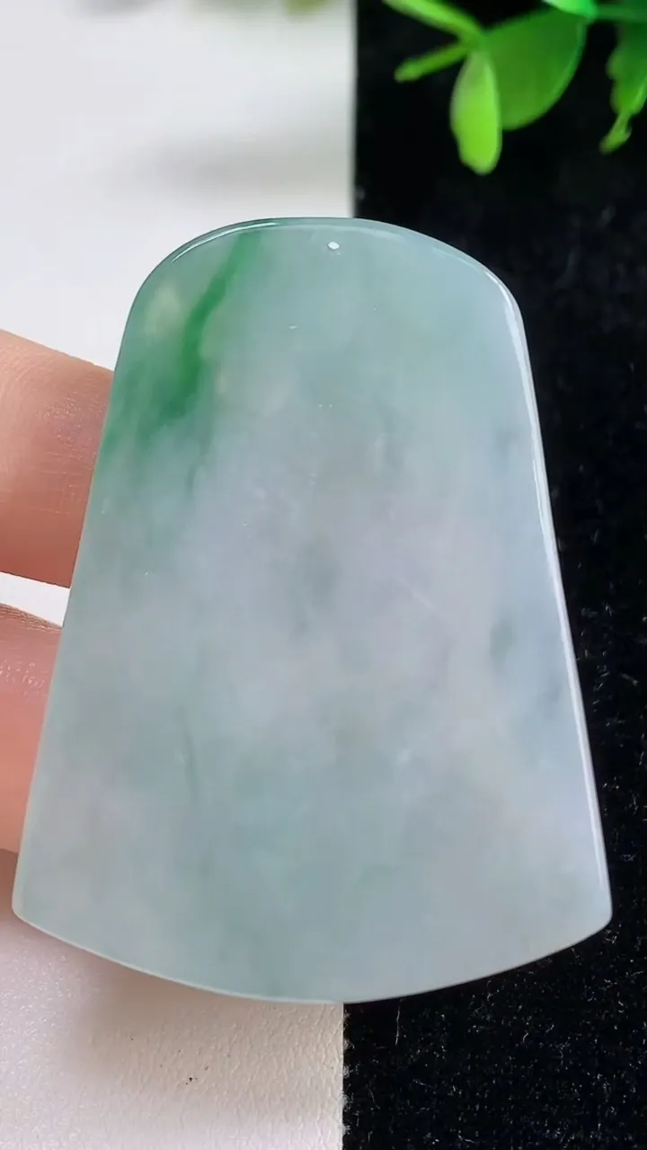 天然A货翡翠大势至观音菩萨吊坠，尺寸51.6-38.7-5.2，重量:23.15g
9月10日