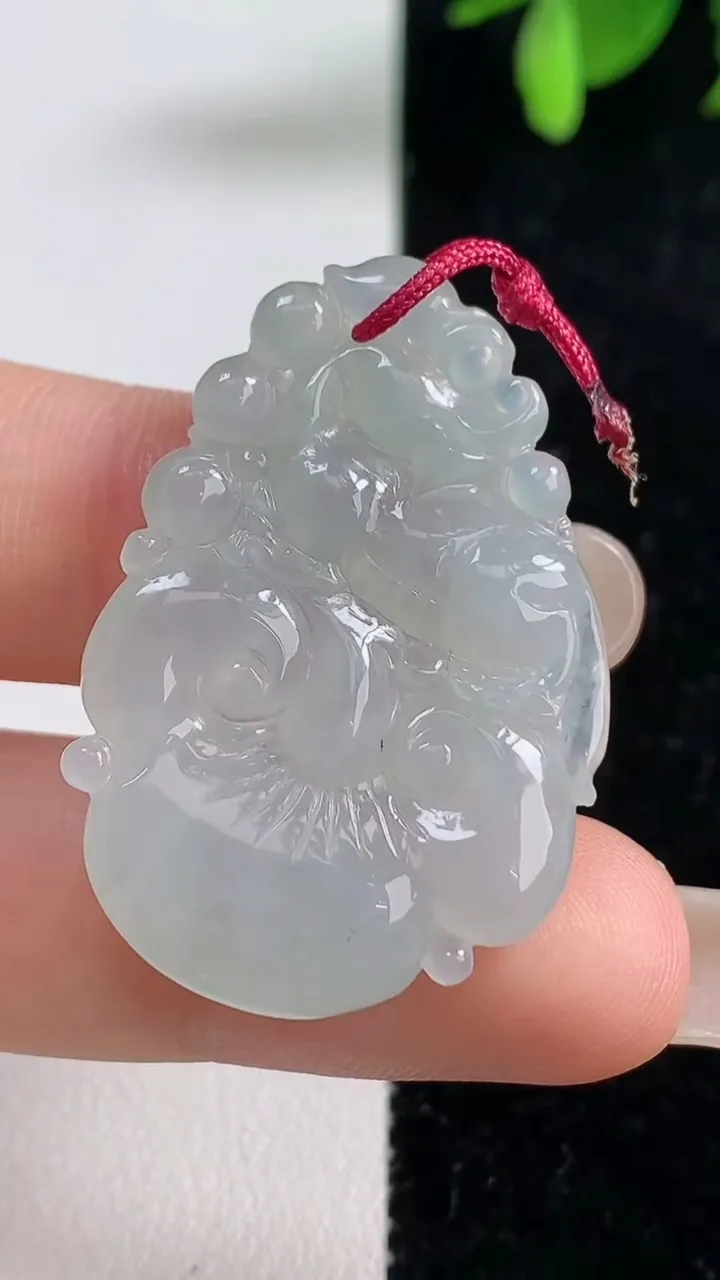 天然A货翡翠貔貅吊坠，尺寸36-24-4.5，重量:7.49g
9月10日