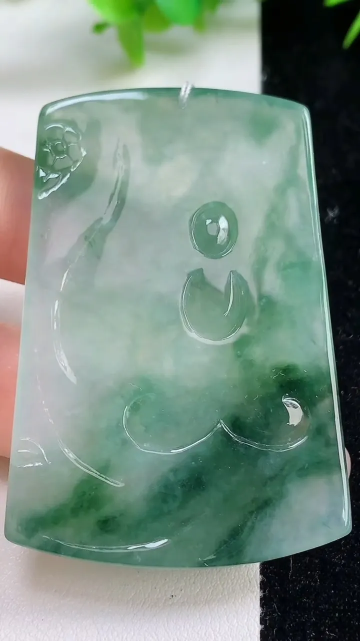 天然A货翡翠普贤菩萨吊坠，尺寸59-38-5.2，重量:31.23g
9月10日