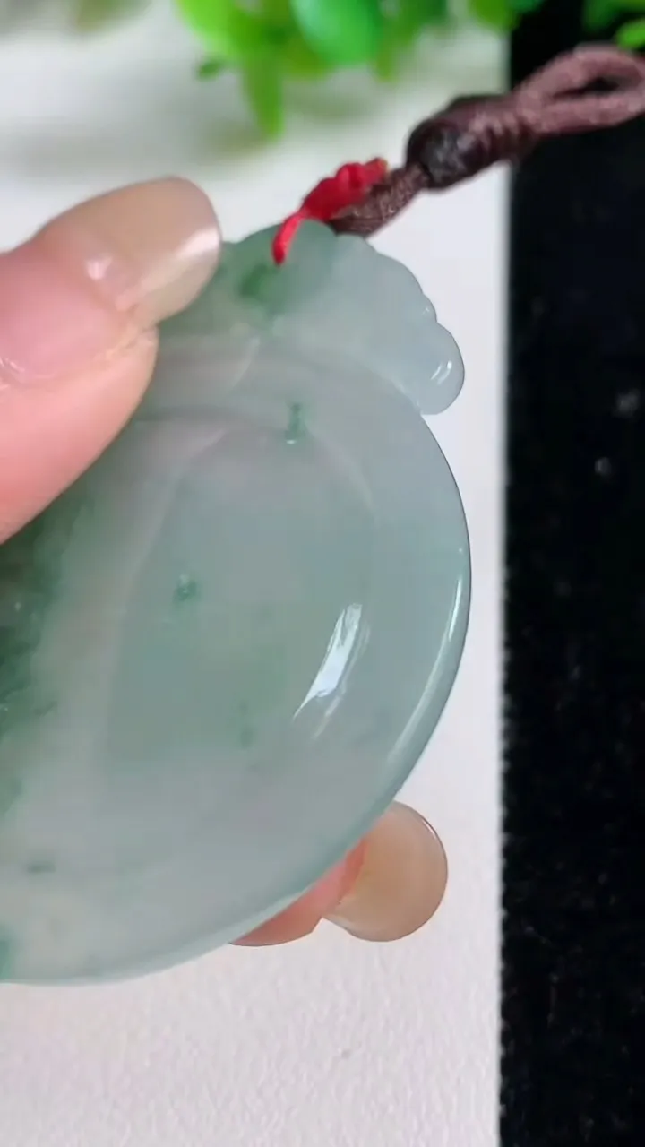 天然A货翡翠麒麟吊坠，尺寸52-42-5.5，重量:21.13g
9月10日