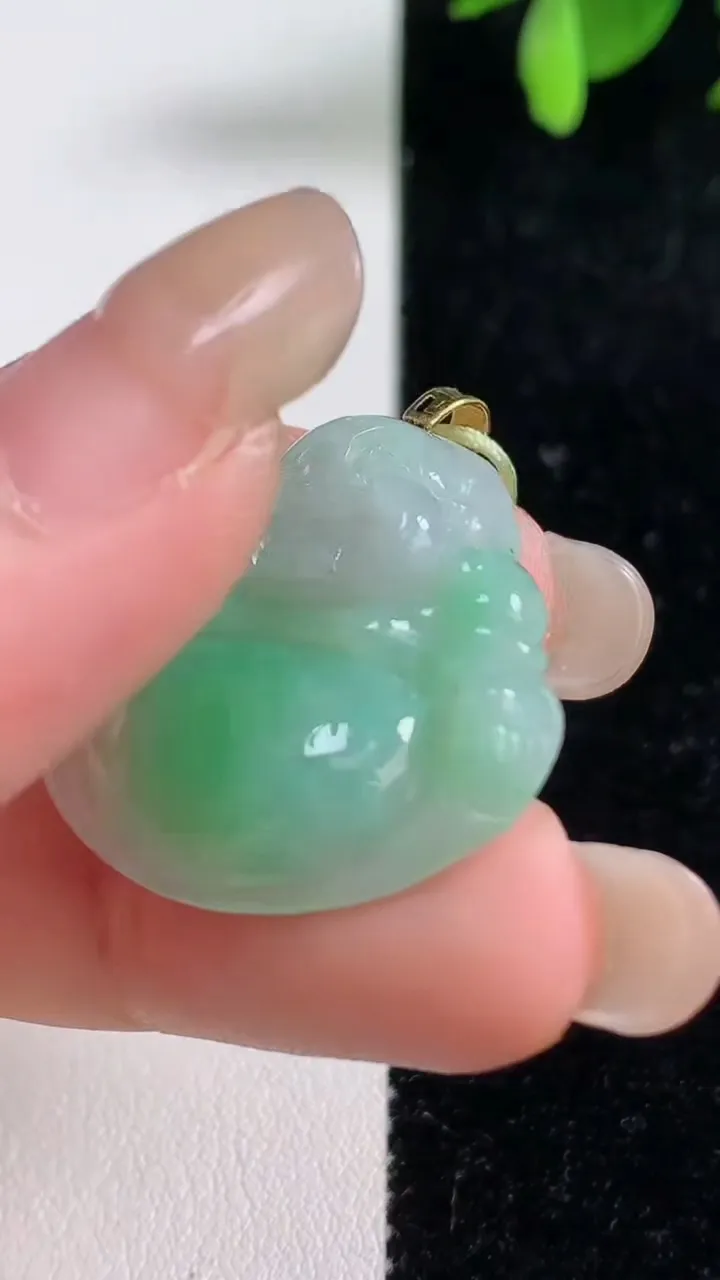 天然A货翡翠佛公吊坠，尺寸25.8-26.6-5.3，重量:5.48g
9月10日