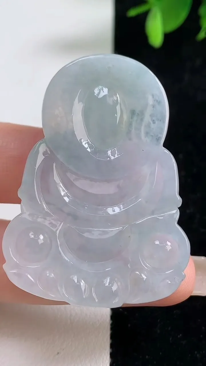 天然A货翡翠冰种飘花观音菩萨吊坠，尺寸46.2-33.6-5.4，重量:15.73g
9月10日