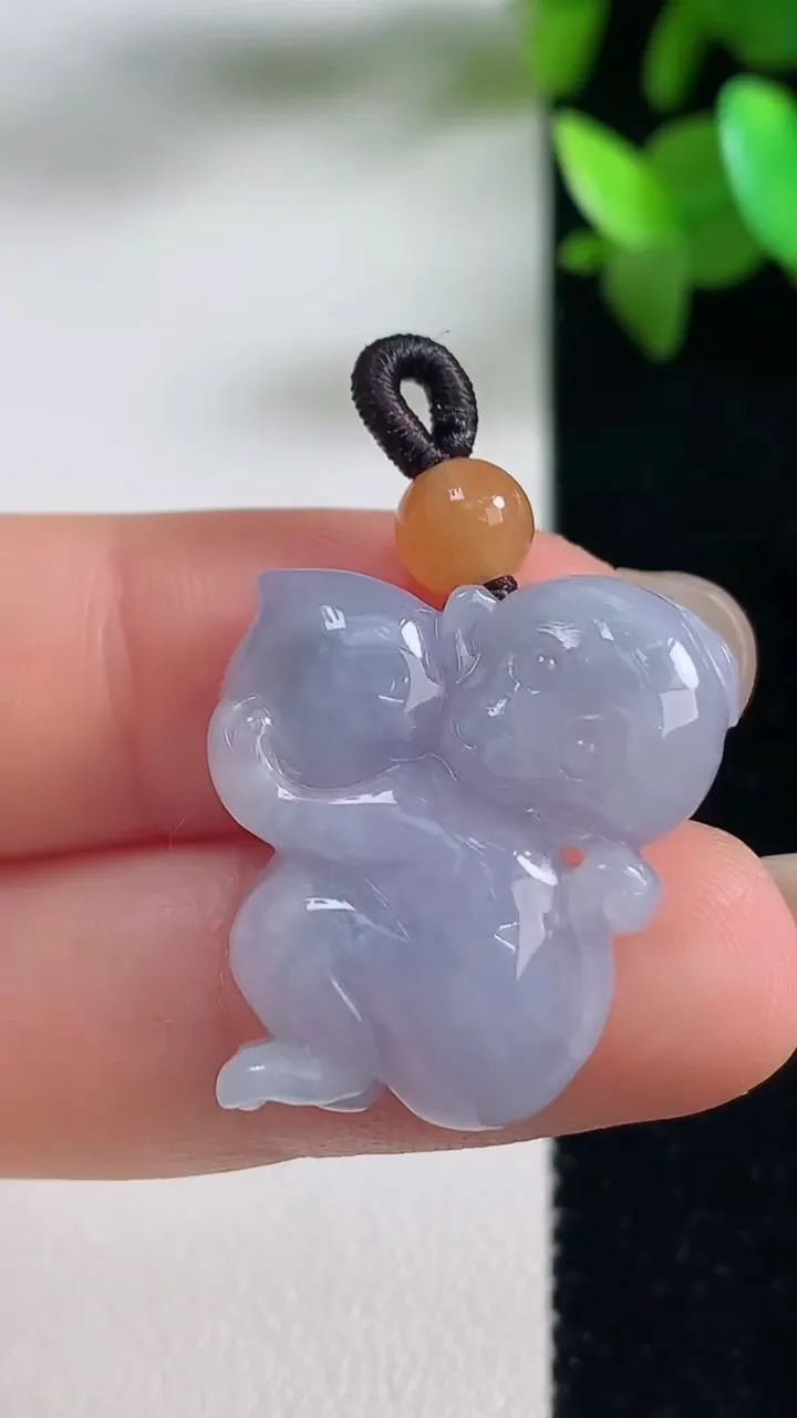 天然A货翡翠紫罗兰生肖猴吊坠，尺寸23.4-21-6.5，重量:6.82g
9月10日