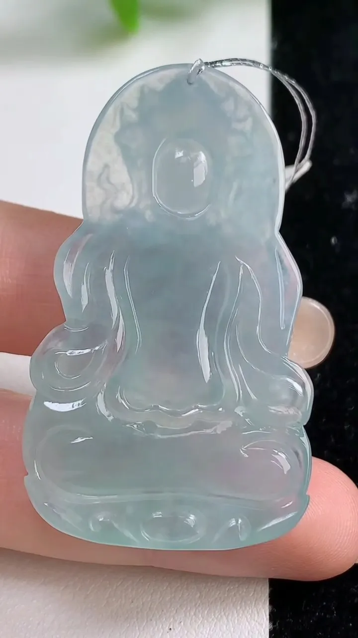 天然A货翡翠大势至观音菩萨吊坠，尺寸49-29.4-5，重量:14.88g
9月10日