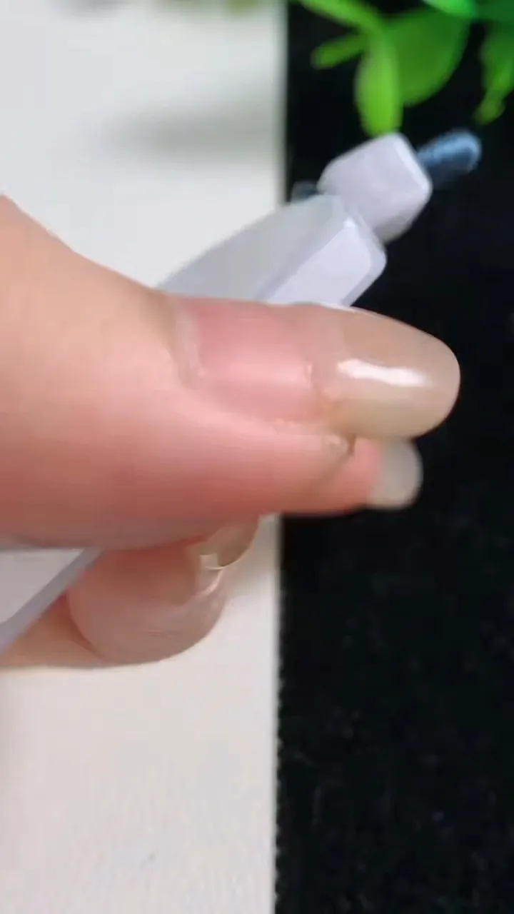 天然A货翡翠春带彩紫罗兰无事牌吊坠，尺寸52.5-38.5-5，重量:33.24g
9月10日