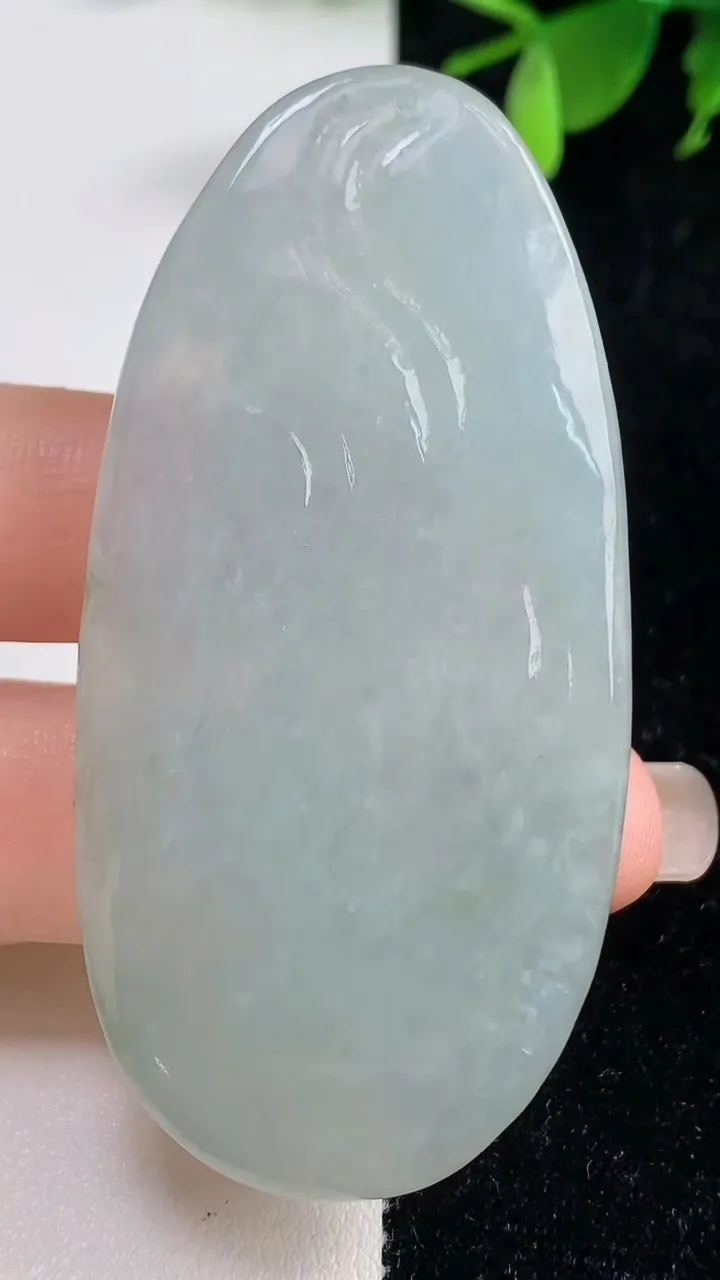 天然A货翡翠妈祖吊坠，尺寸65.6-31.8-7，重量:31.21g
9月10日