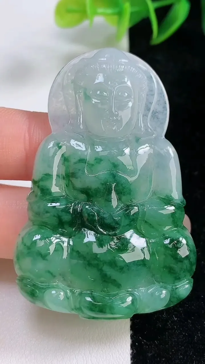 天然A货翡翠观音菩萨吊坠，尺寸57.3-38-5.8，重:20.18g
9月10日