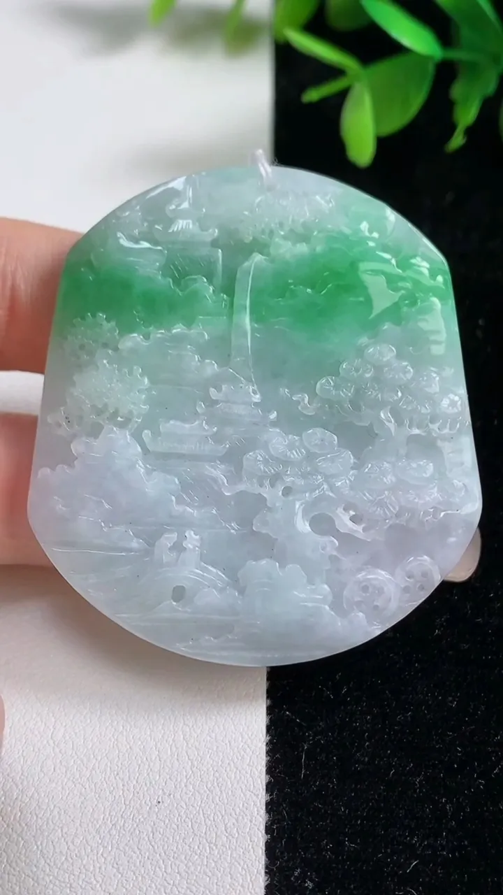 天然A货翡翠山水牌吊坠，尺寸52.7-48-6，重量:36.25g
9月10日