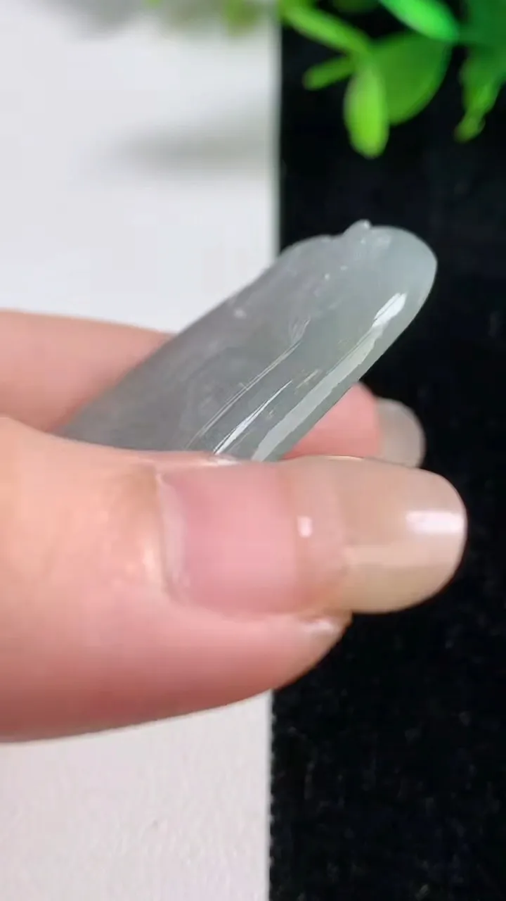 天然A货翡翠文殊菩萨吊坠，尺寸57.5-32.3-4.4，重量:20.00g
9月10日